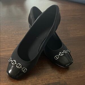 Anne Klein Black wedge with Chain Detail